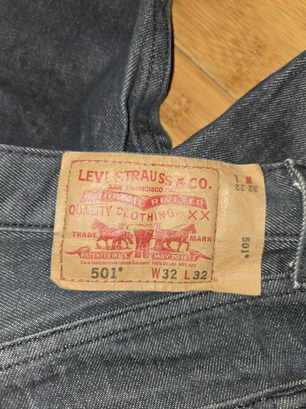 Levis 501 Jeans Mens 32x32 Black Charcoal Wash Button Fly Straight Leg Stretch